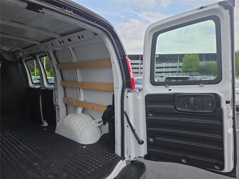 Used 2024 GMC Savana 2500 w/ Driver Convenience Package RWD image 21