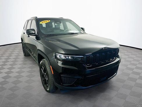 Certified 2024 Jeep Grand Cherokee Altitude AWD/4WD image 2
