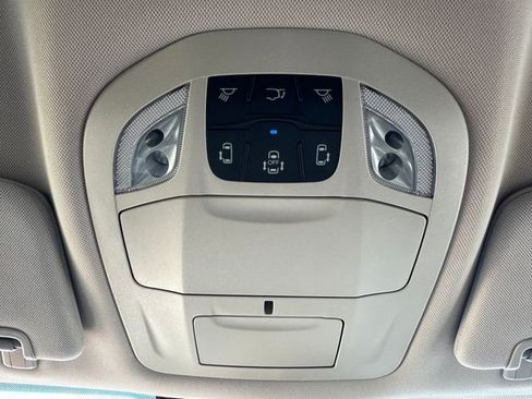 Used 2023 Chrysler Pacifica Touring-L image 23