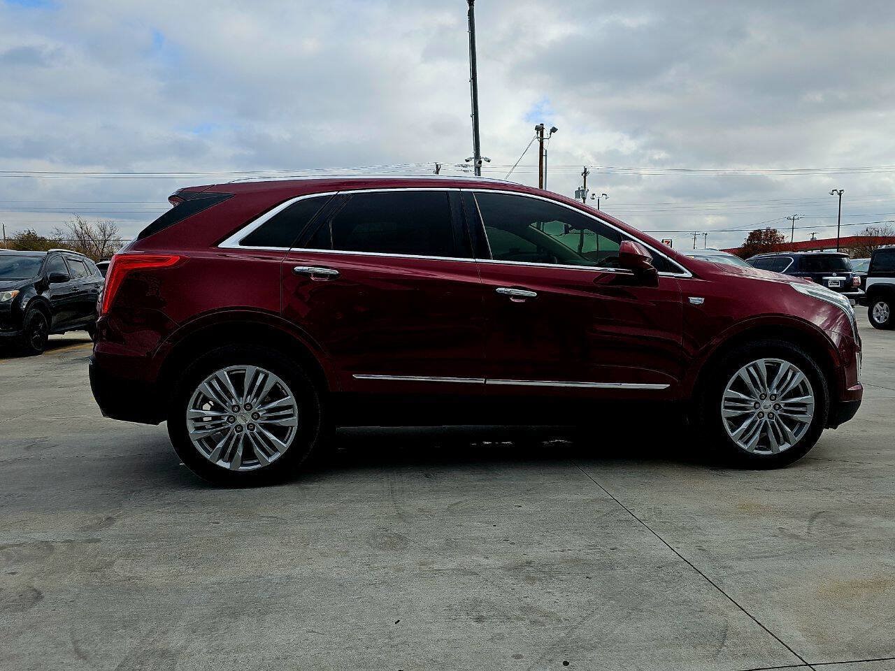 Used 2017 Cadillac XT5 Premium Luxury w/ Advanced Security Package FWD image 5