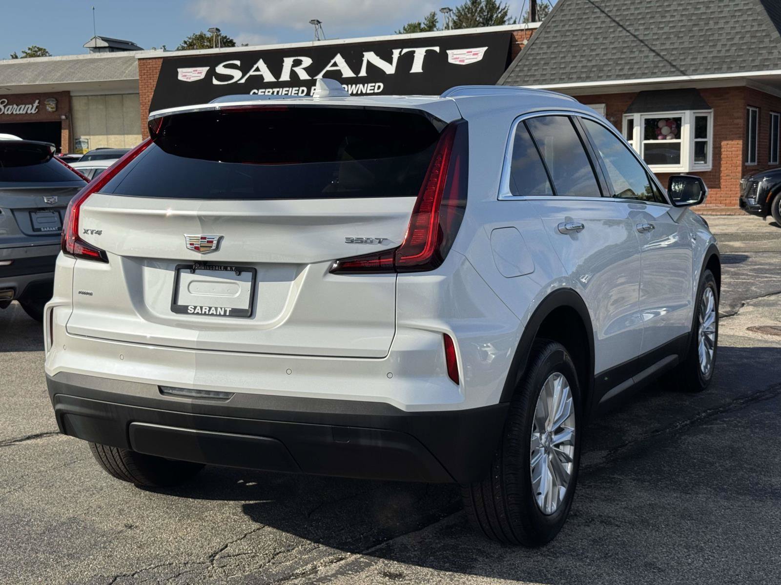 Used 2024 Cadillac XT4 Luxury w/ Cold Weather Package AWD/4WD image 5