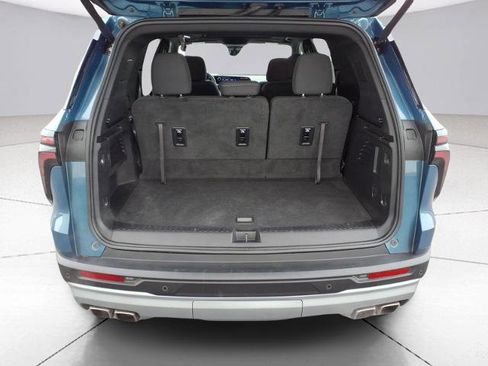 Used 2025 Chevrolet Traverse LT w/ Sun and Wheel Package image 23