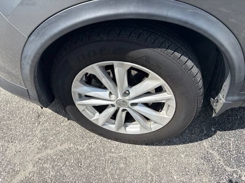 Used 2018 Nissan Rogue Sport SV FWD image 2