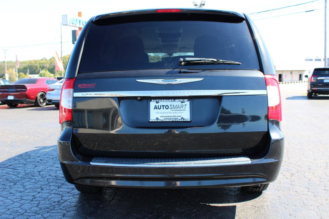 Used 2015 Chrysler Town & Country Touring-L w/ Driver Convenience Group FWD image 5