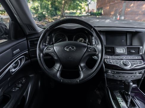 Used 2019 INFINITI Q70 Luxe RWD image 6