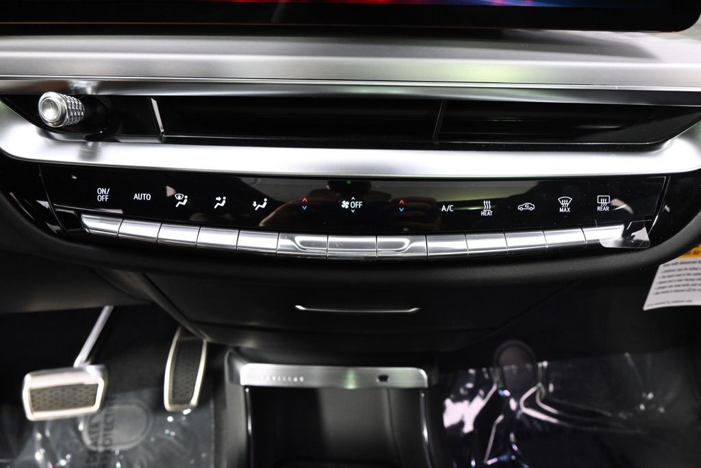 New 2026 Cadillac Lyriq V w/ LPO, Onyx Lite Package AWD/4WD image 33