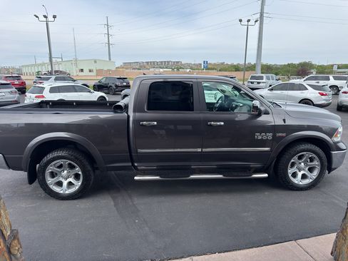 Used 2018 RAM 1500 Laramie AWD/4WD image 5