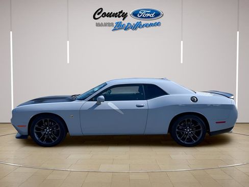 Used 2021 Dodge Challenger R/T Scat Pack RWD image 3