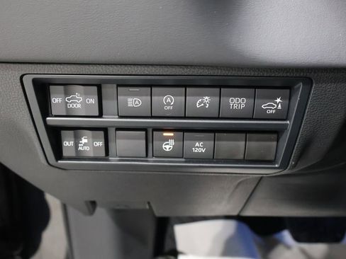 Used 2023 Toyota Tundra Platinum image 31