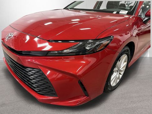 Used 2025 Toyota Camry LE image 27