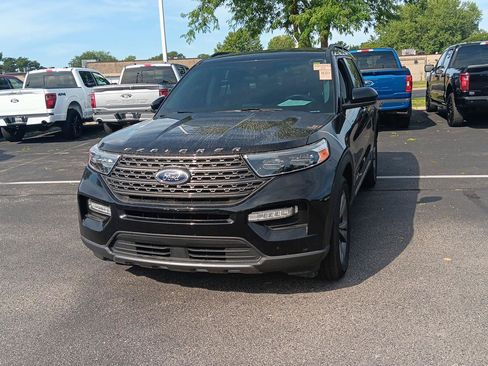 Used 2023 Ford Explorer XLT w/ Equipment Group 202A AWD/4WD image 12