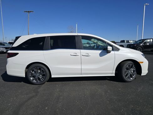 New 2026 Honda Odyssey Touring image 24