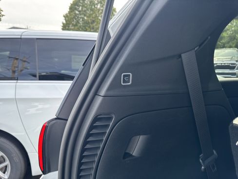 New 2026 Chrysler Voyager LX image 10