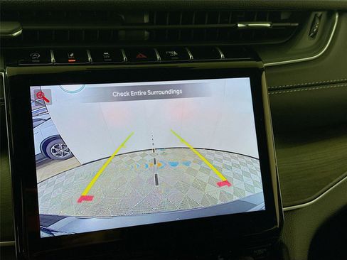 New 2025 Jeep Grand Cherokee L Limited w/ Trailer Tow Package image 9