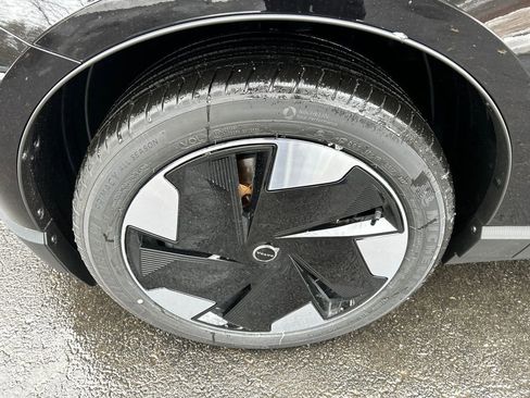 New 2026 Volvo EX30 Plus w/ Climate Package image 8