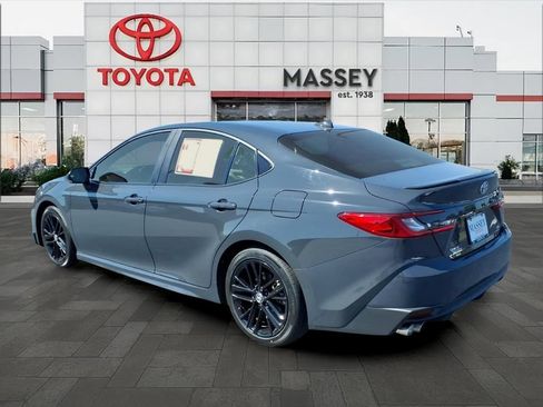 Used 2025 Toyota Camry SE w/ Convenience Package FWD image 5