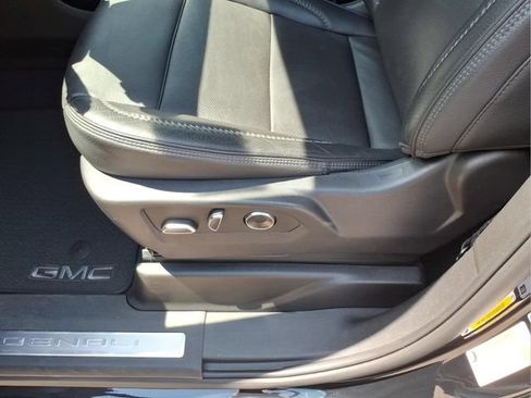 Used 2025 GMC Yukon Denali AWD/4WD image 17