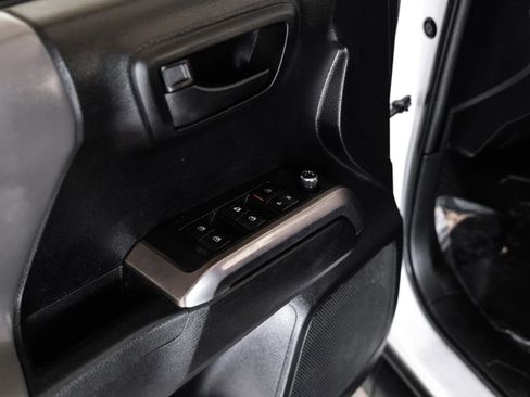 Used 2017 Toyota Tacoma SR5 w/ Tow Package image 40