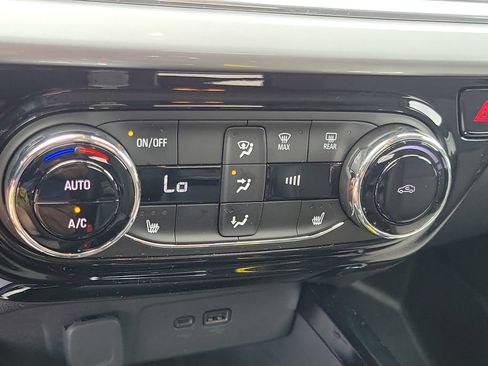 Certified 2025 Chevrolet Trax LT w/ Driver Confidence Package FWD image 23