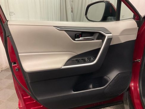Used 2020 Toyota RAV4 XLE image 14