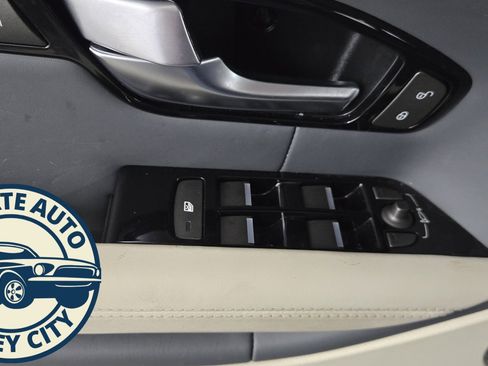 Used 2018 Land Rover Range Rover Evoque HSE Dynamic image 22