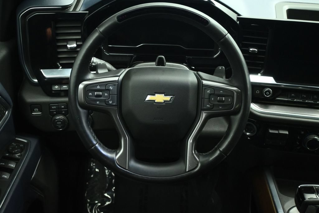 Used 2025 Chevrolet Silverado 1500 High Country w/ Technology Package AWD/4WD image 12