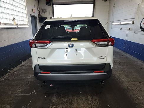 Used 2020 Toyota RAV4 Limited AWD/4WD image 3