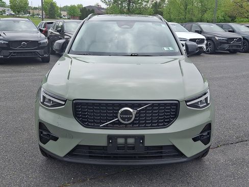 Used 2025 Volvo XC40 B5 Plus AWD/4WD image 2