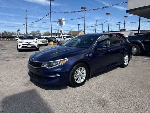 Used 2017 Kia Optima LX w/ Convenience Package image 2