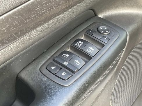 Used 2018 Jeep Grand Cherokee Laredo AWD/4WD image 15