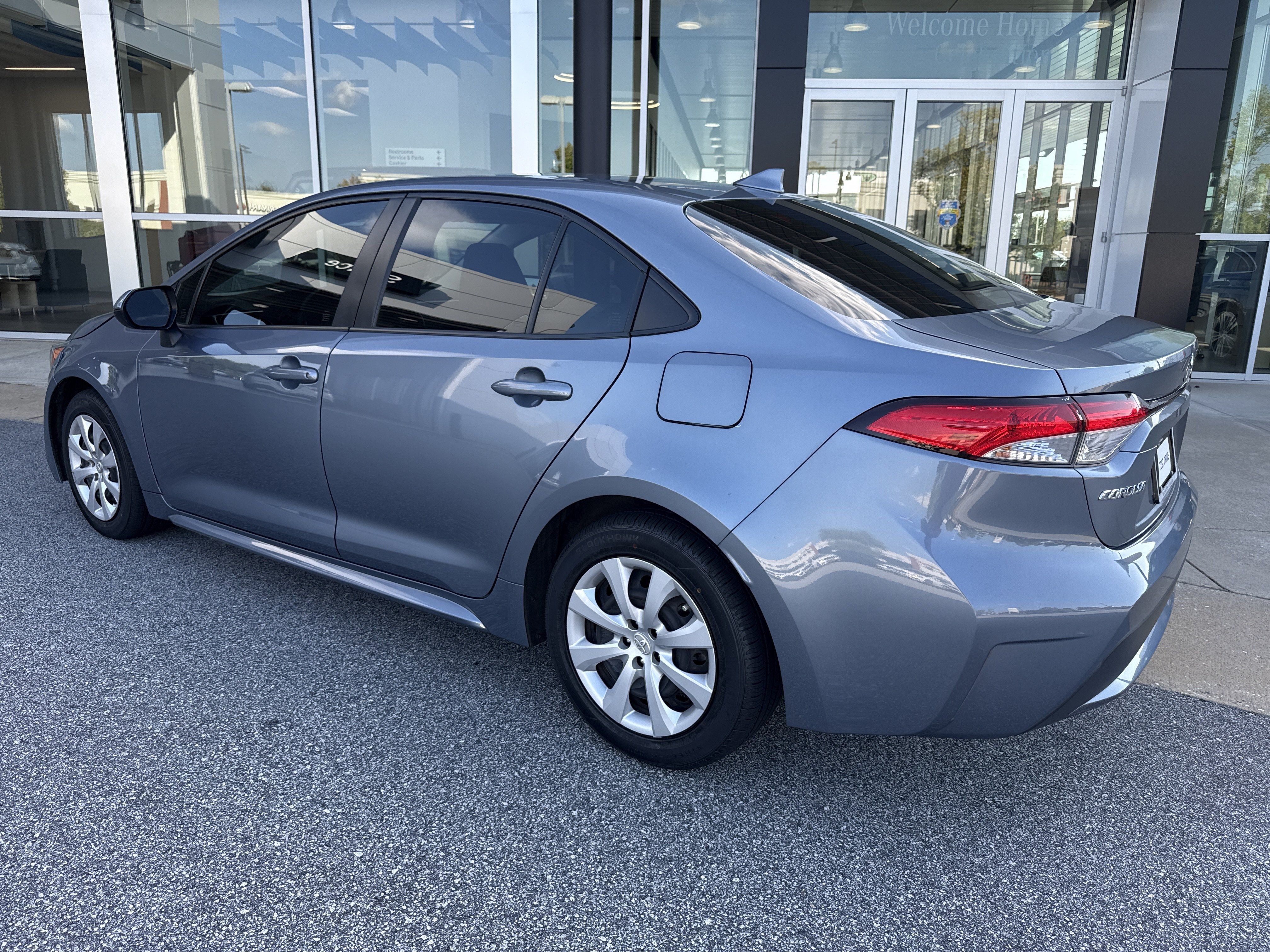 Used 2022 Toyota Corolla LE FWD image 8