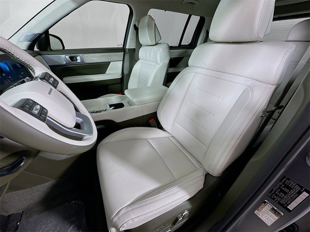Used 2025 Hyundai Santa Fe Calligraphy AWD/4WD image 13