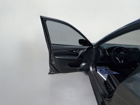 Used 2019 Nissan Rogue SV w/ Premium Package FWD image 21
