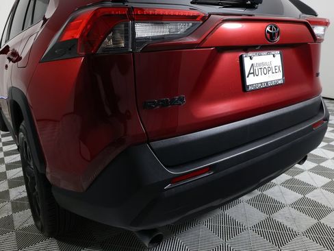 Used 2022 Toyota RAV4 LE FWD image 37