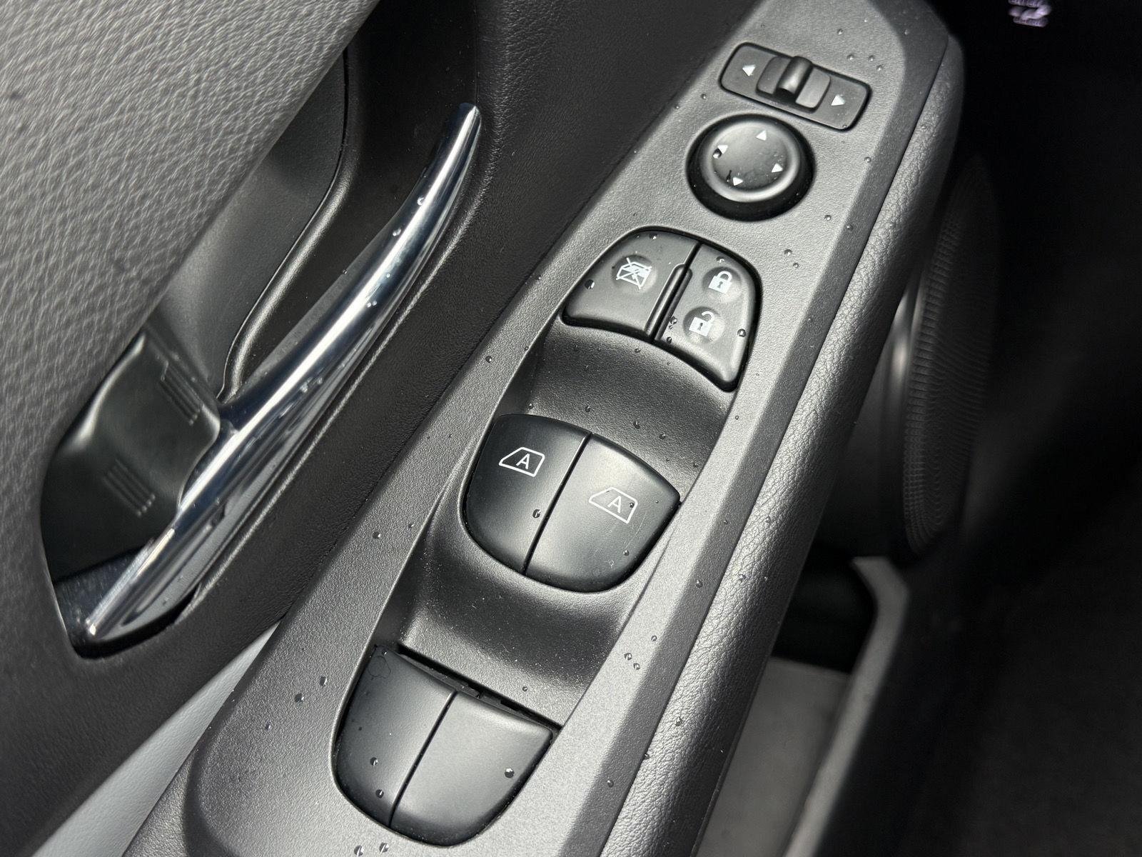 Used 2023 Nissan Kicks SR w/ SR Premium Package FWD image 20