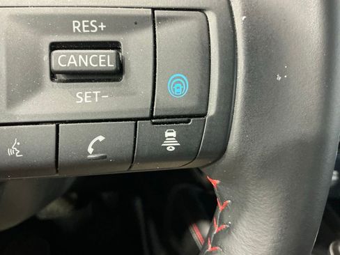 Used 2025 Nissan Kicks SR image 27