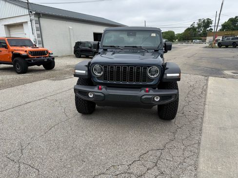 Used 2025 Jeep Wrangler Rubicon w/ Convenience Group AWD/4WD image 2