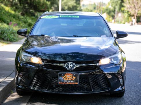 Used 2017 Toyota Camry SE FWD image 2