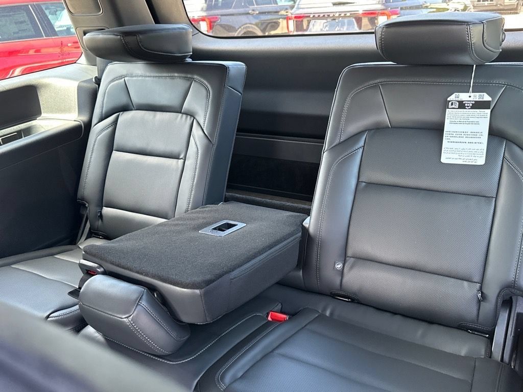 New 2025 Lincoln Navigator Reserve w/ Jet Appearance Package AWD/4WD image 13