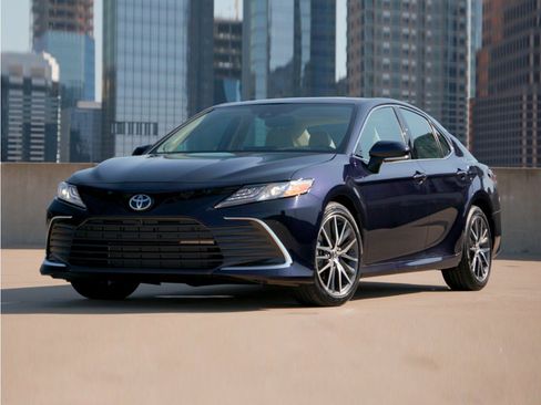 Used 2021 Toyota Camry LE w/ Carpet Mat Package (TMS) FWD image 1