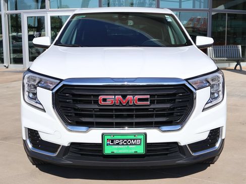 Used 2024 GMC Terrain SLE FWD image 4
