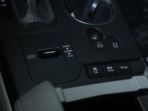 Certified 2021 Toyota Highlander XLE AWD/4WD image 28