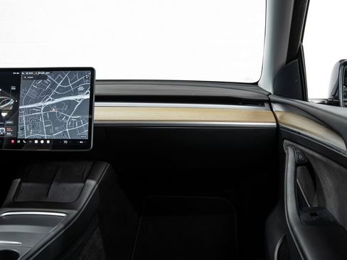 Used 2023 Tesla Model Y Long Range image 28