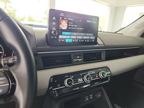 Used 2024 Honda Pilot EX-L image 12