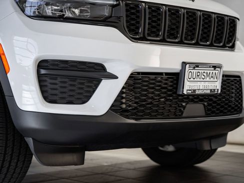New 2025 Jeep Grand Cherokee Altitude image 13