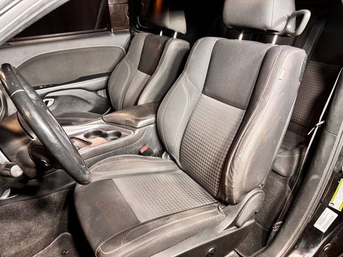 Used 2015 Dodge Challenger SXT RWD image 19
