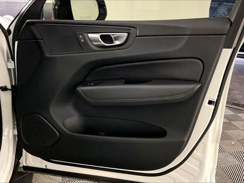 Used 2024 Volvo XC60 B5 Plus w/ Protection Package Premier image 23