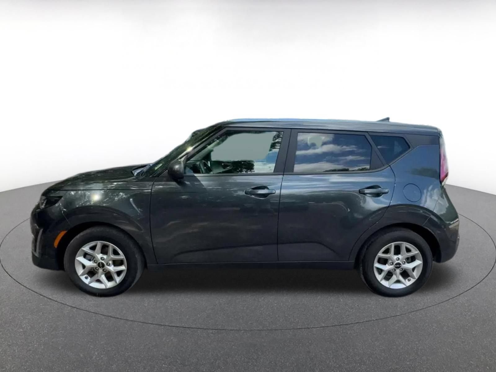 Used 2025 Kia Soul LX w/ LX Technology Package FWD image 8