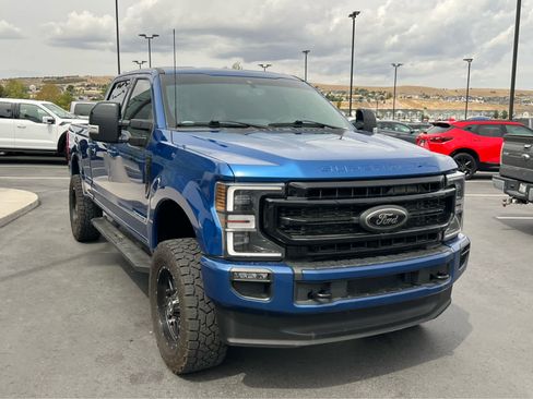 Certified 2022 Ford F350 Lariat w/ Black Appearance Package AWD/4WD image 4