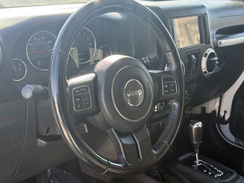 Used 2017 Jeep Wrangler Unlimited Sahara w/ Connectivity Group image 12